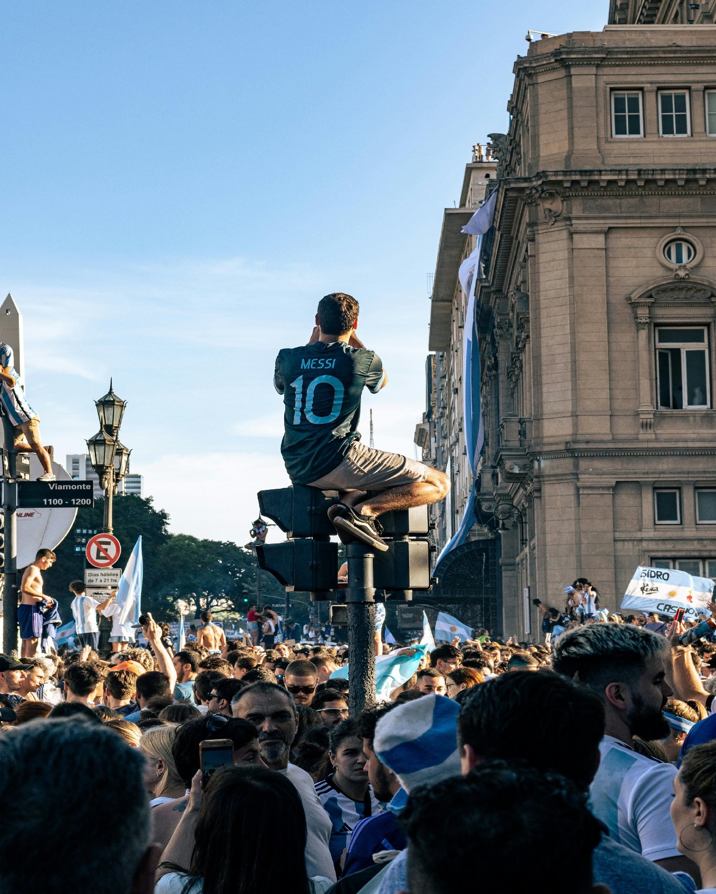If you are considering a job search in Buenos Aires, Argentina, the job market and salary trends are crucial factors to consider. Buenos Aires is a vibrant city with a diverse economy, offering opportunities in various industries including technology, finance, tourism, and more. To navigate the job market effectively, it is essential to have access to the right job search websites that cater to the Argentinean job market.